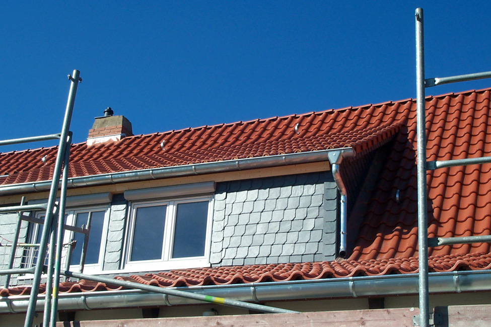 Satteldacheindeckung von der Dachdeckerei Hertwich