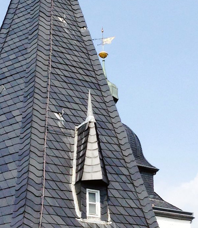 Arbeiten an denkmalgeschützten Häusern durch Dachdeckerei Hertwich